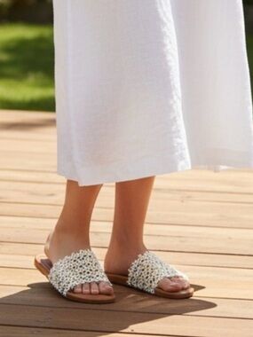 Jessica Simpson White Crochet Daisy Slide Sandals with Tan Footbed NWT 9M